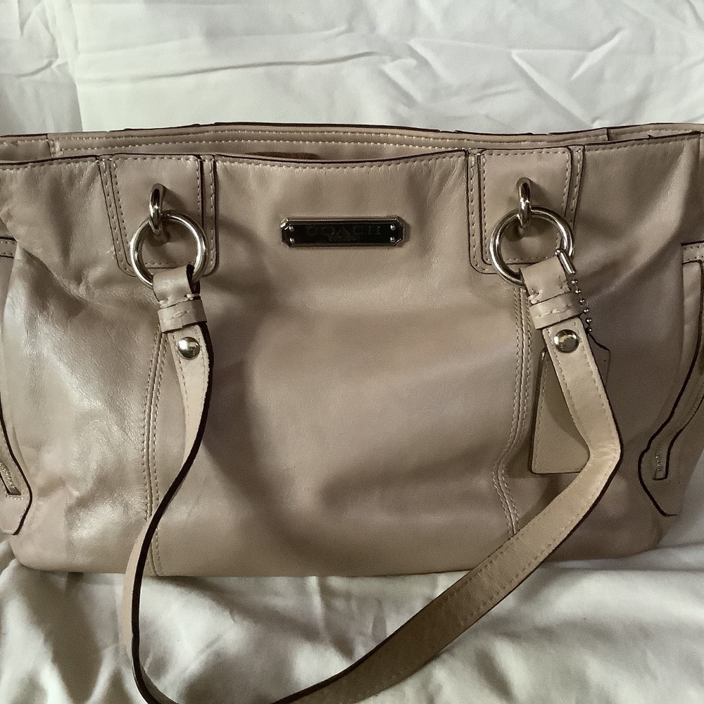 Coach pearliest crème leather purse/satchel